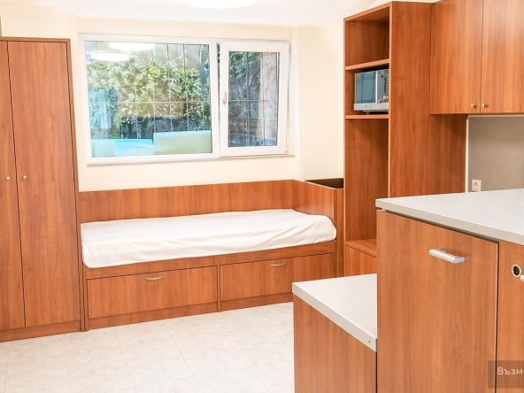 Дава се под наем Офис в София, Банишора - 48 кв.м за 448.8 € - Снимка #1