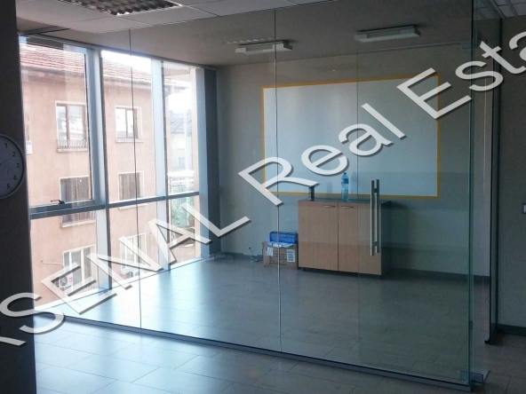 Дава се под наем Офис в София, Борово - 102 кв.м за 900 € - Снимка #1