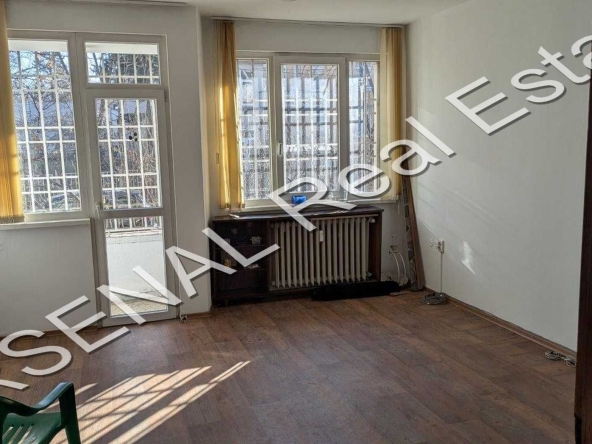 Дава се под наем Офис в София, Център - 100 кв.м за 600 € - Снимка #1