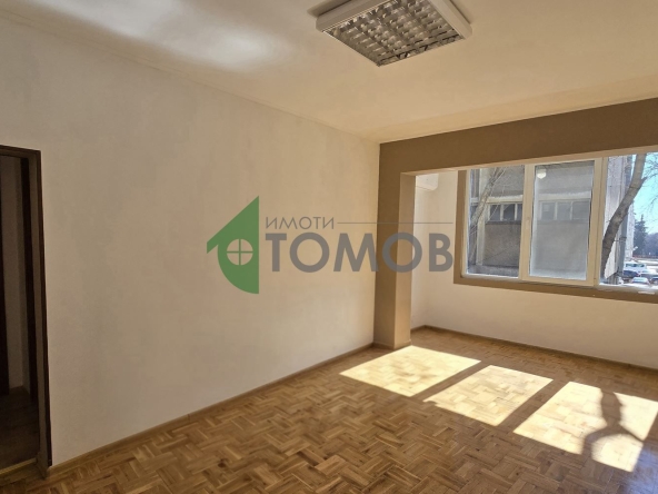 Дава се под наем Офис в Стара Загора, Център - 74 кв.м за 398.82 € - Снимка #1