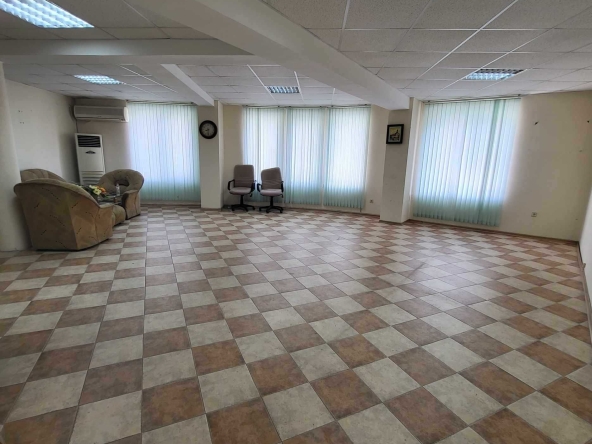 Дава се под наем Офис в Пещера - 78 кв.м за 178.5 € - Снимка #1