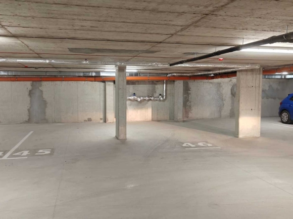 Дава се под наем Гараж / Паркомясто в Варна, Център - 15 кв.м за 153 € - Снимка #1