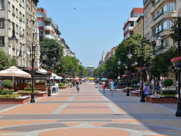 Дава се под наем Двустаен апартамент в София, Център - 60 кв.м за 847.62 € - Снимка #1