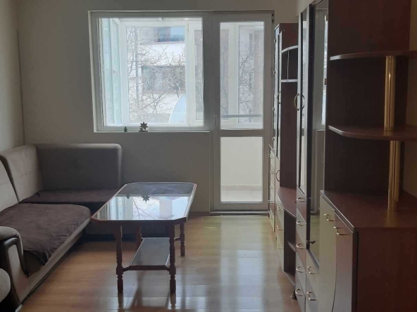 Дава се под наем Тристаен апартамент в Търговище, Център - 73 кв.м за 280.5 € - Снимка #1