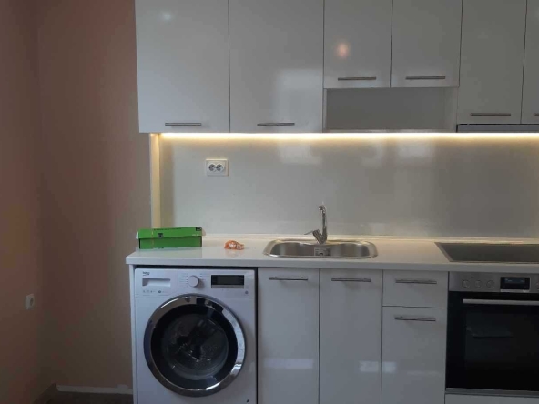 Дава се под наем Двустаен апартамент в Търговище, Център - 60 кв.м за 280.5 € - Снимка #1