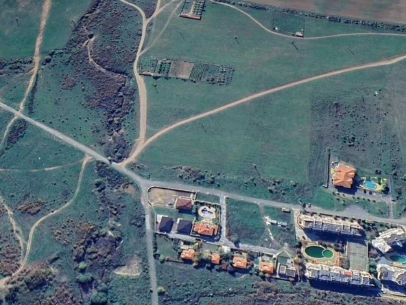 Земеделски имот в с. Кошарица, Област Бургас -  кв.м за 20999 €/дка - Снимка #1