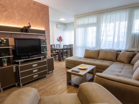 Дава се под наем Двустаен апартамент в София, Център - 71 кв.м за 523.26 € - Снимка #1