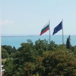 Дава се под наем Двустаен апартамент в Бургас, Лазур - 70 кв.м за 433.5 € - Снимка #1