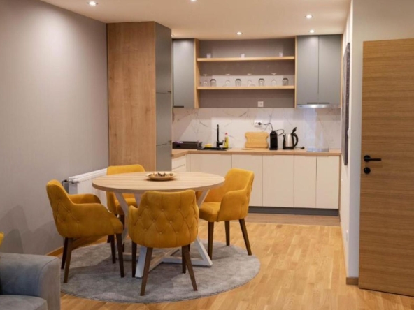 Дава се под наем Двустаен апартамент в София, Център - 58 кв.м за 647.19 € - Снимка #1