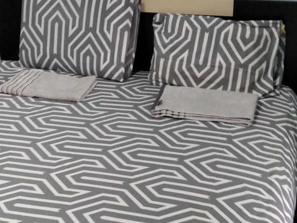 Дава се под наем Двустаен апартамент в Варна, Цветен квартал - 48 кв.м за 153 € - Снимка #1