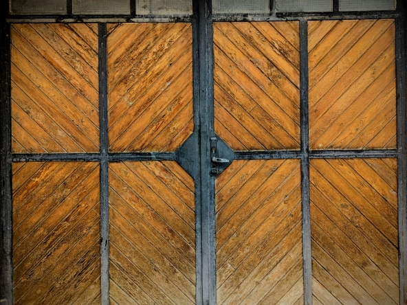 Дава се под наем Гараж / Паркомясто в Търговище, Център - 21 кв.м за 61.2 € - Снимка #1