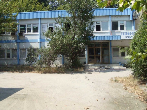 Промишлена сграда в Плевен, Индустриална зона - Изток - 760 кв.м за 201 €/кв.м - Снимка #1