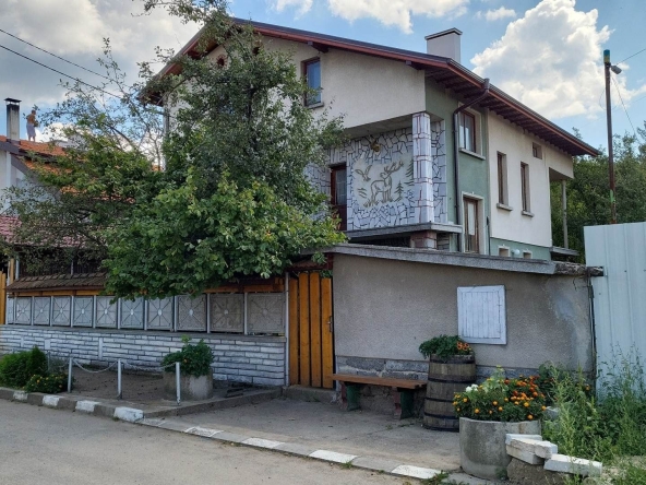 Къща в с. Драгушиново, Област София-област - 550 кв.м за 400 €/кв.м - Снимка #1