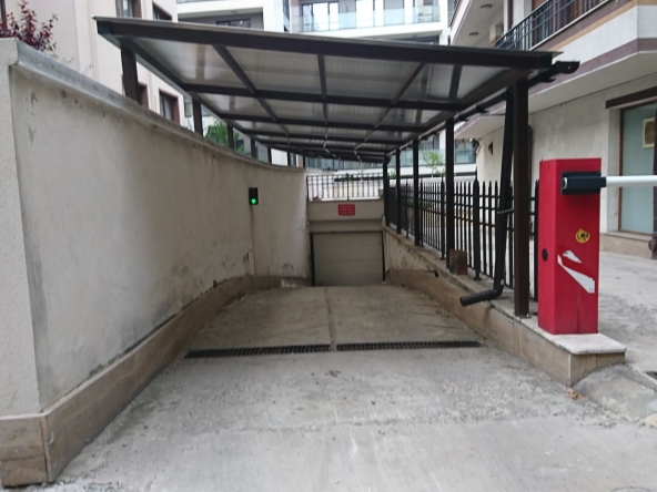 Дава се под наем Гараж / Паркомясто в София, Банишора - 15 кв.м за 51 € - Снимка #1