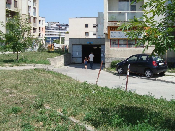 Дава се под наем Гараж / Паркомясто в София, Гоце Делчев - 20 кв.м за 119.85 € - Снимка #1