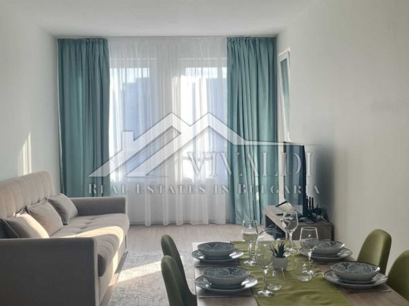 Дава се под наем Двустаен апартамент в к.к. Св.Св. Константин и Елена - 65 кв.м за 750 € - Снимка #1