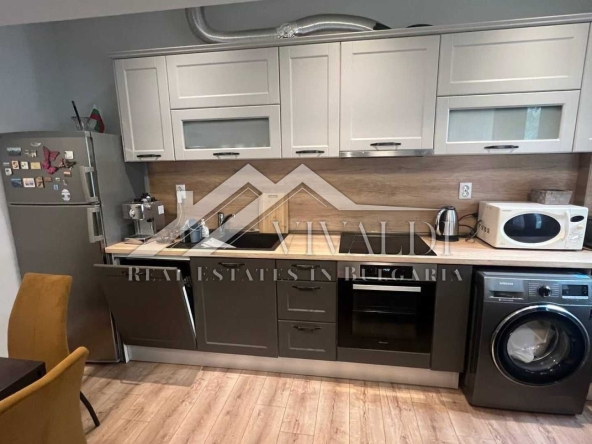 Дава се под наем Тристаен апартамент в Варна, Център - 100 кв.м за 850 € - Снимка #1