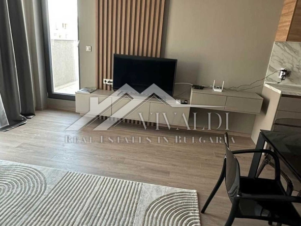 Дава се под наем Двустаен апартамент в к.к. Св.Св. Константин и Елена - 65 кв.м за 668.1 € - Снимка #1