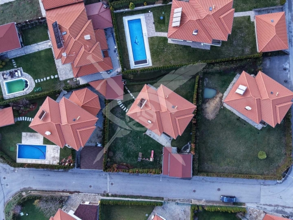 Къща в с. Кладница, Област Перник - 193 кв.м за 1586 €/кв.м - Снимка #1