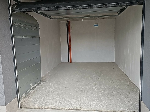 Дава се под наем Гараж / Паркомясто в Варна, Владислав Варненчик - 24 кв.м за 129.54 € - Снимка #1