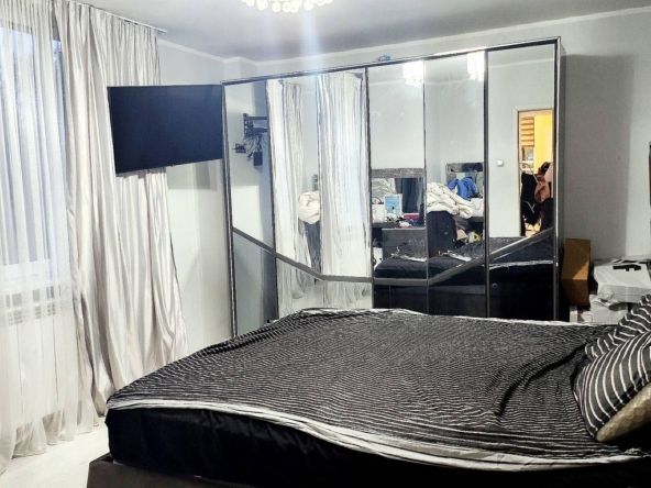 Дава се под наем Тристаен апартамент в София, Люлин 6 - 90 кв.м за 698.19 € - Снимка #1