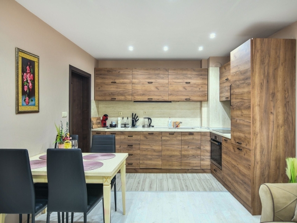 Дава се под наем Тристаен апартамент в Варна, Конфуто - 80 кв.м за 714 € - Снимка #1