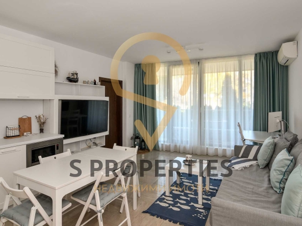 Дава се под наем Двустаен апартамент в к.к. Св.Св. Константин и Елена - 72 кв.м за 800 € - Снимка #1