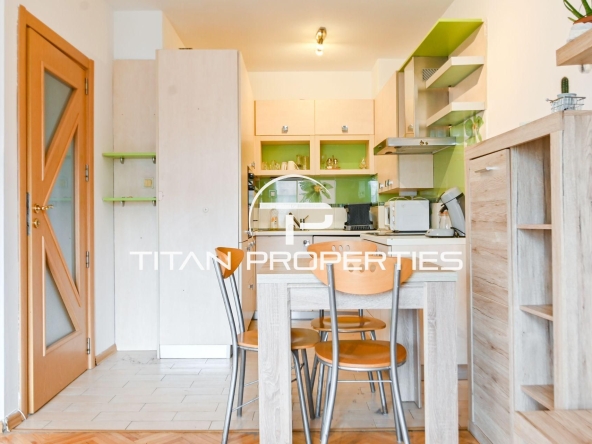 Дава се под наем Двустаен апартамент в София, Център - 65 кв.м за 614 € - Снимка #1