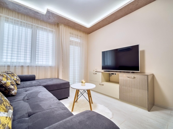 Дава се под наем Двустаен апартамент в Варна, Център - 65 кв.м за 800 € - Снимка #1