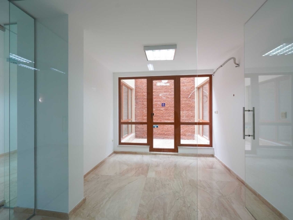 Офис в Варна, Център - 133 кв.м за 3083 €/кв.м - Снимка #1