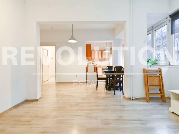 Дава се под наем Тристаен апартамент в София, Център - 110 кв.м за 712.98 € - Снимка #1
