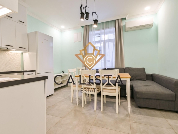 Дава се под наем Тристаен апартамент в София, Център - 100 кв.м за 1095.99 € - Снимка #1