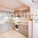 Дава се под наем Тристаен апартамент в София, Света Троица - 90 кв.м за 797.64 € - Снимка #1