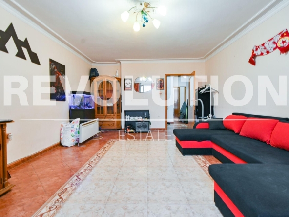 Дава се под наем Тристаен апартамент в София, Банишора - 120 кв.м за 896.58 € - Снимка #1