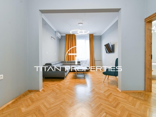 Дава се под наем Тристаен апартамент в София, Център - 110 кв.м за 1296.42 € - Снимка #1