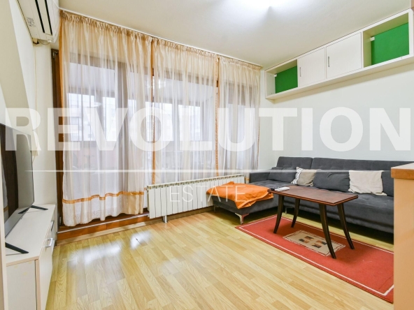 Дава се под наем Тристаен апартамент в София, Витоша - 77 кв.м за 797.64 € - Снимка #1