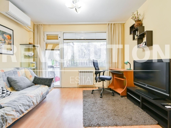 Дава се под наем Двустаен апартамент в София, Център - 60 кв.м за 712.98 € - Снимка #1