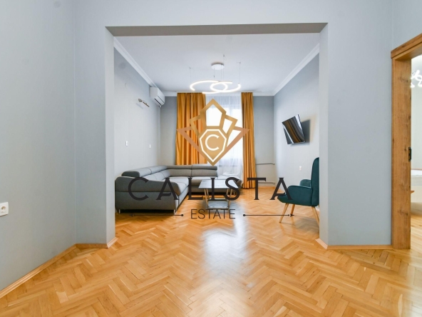 Дава се под наем Тристаен апартамент в София, Център - 110 кв.м за 1175.55 € - Снимка #1