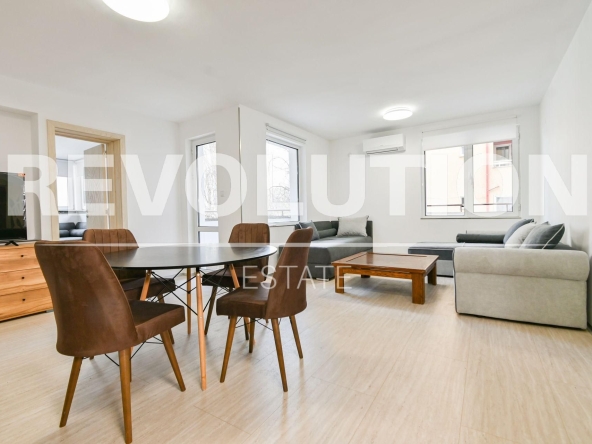 Дава се под наем Тристаен апартамент в София, Център - 120 кв.м за 897.6 € - Снимка #1
