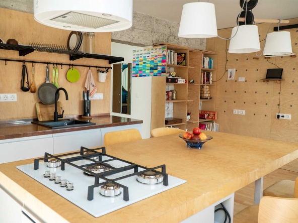 Дава се под наем Двустаен апартамент в София, Център - 70 кв.м за 997.05 € - Снимка #1