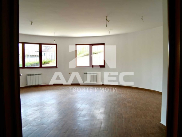Дава се под наем Тристаен апартамент в София, Симеоново - 145 кв.м за 1755.42 € - Снимка #1