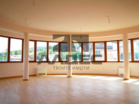 Дава се под наем Тристаен апартамент в София, Симеоново - 190 кв.м за 2184.33 € - Снимка #1