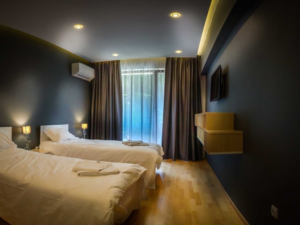 Дава се под наем Тристаен апартамент в Варна, Червен площад - 100 кв.м за 1400 € - Снимка #1