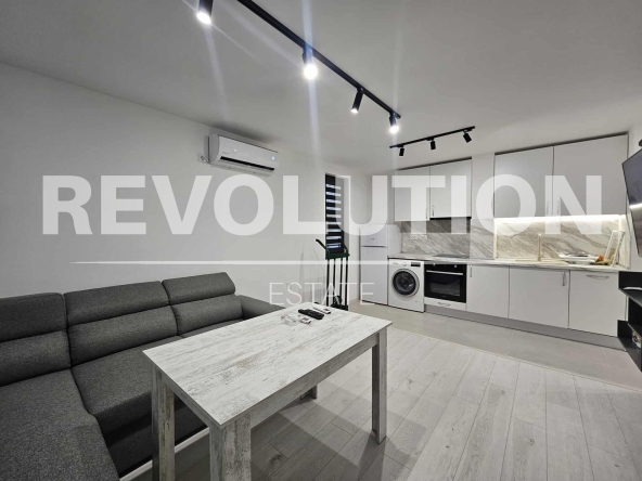 Дава се под наем Двустаен апартамент в Варна, Автогара - 30 кв.м за 428.91 € - Снимка #1