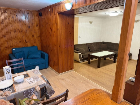 Дава се под наем Етаж от къща в Пловдив, Коматево - 90 кв.м за 398.82 € - Снимка #1