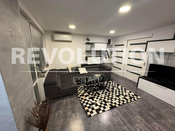 Дава се под наем Двустаен апартамент в Варна, Център - 70 кв.м за 623.22 € - Снимка #1