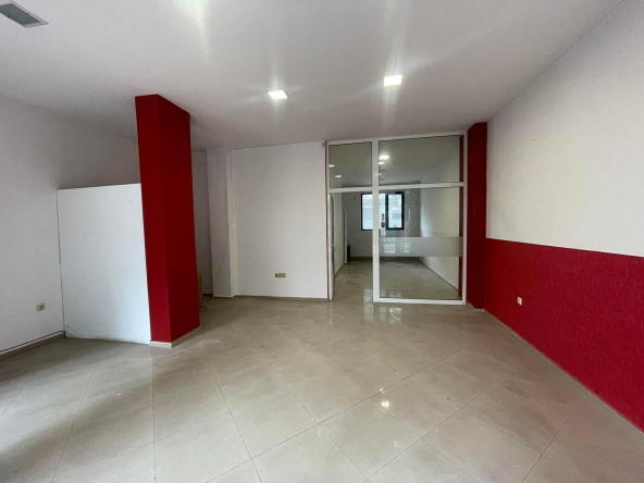 Дава се под наем Офис в Варна, Зимно кино Тракия - 60 кв.м за 747.66 € - Снимка #1