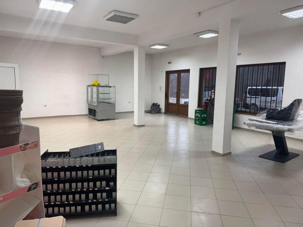 Дава се под наем Магазин в Нови Искър - 124 кв.м за 498.27 € - Снимка #1