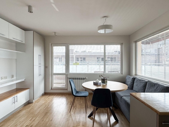 Дава се под наем Тристаен апартамент в София, Мусагеница - 110 кв.м за 896.58 € - Снимка #1