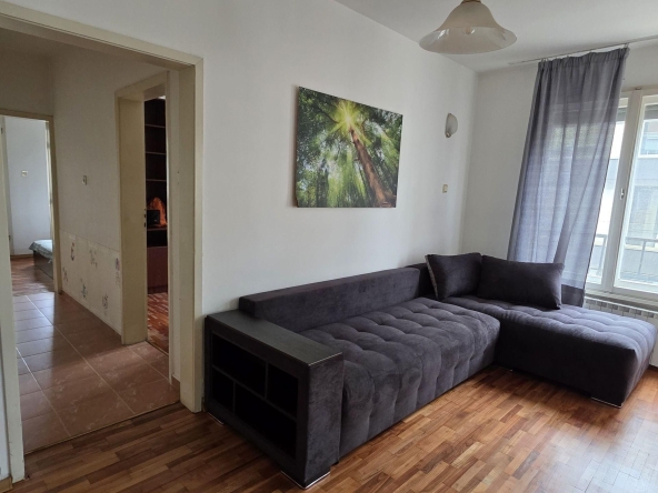 Дава се под наем Тристаен апартамент в София, Бъкстон - 85 кв.м за 741 € - Снимка #1